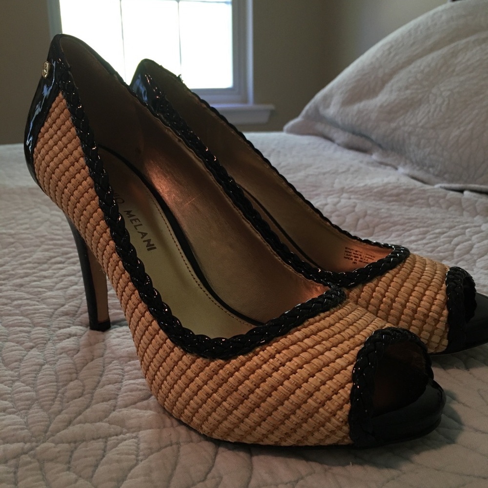 SOLD - NIB Antonio Melani Elsa Natural/Black Patent Heels